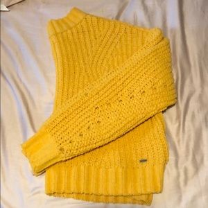 Hollister mock-neck cropped sweater💛